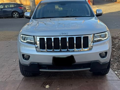 Used 2011 Jeep Grand Cherokee Limited image 2
