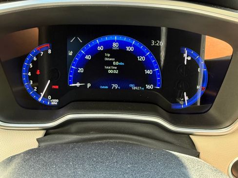 Used 2022 Toyota Corolla Cross XLE w/ Convenience Package AWD/4WD image 6