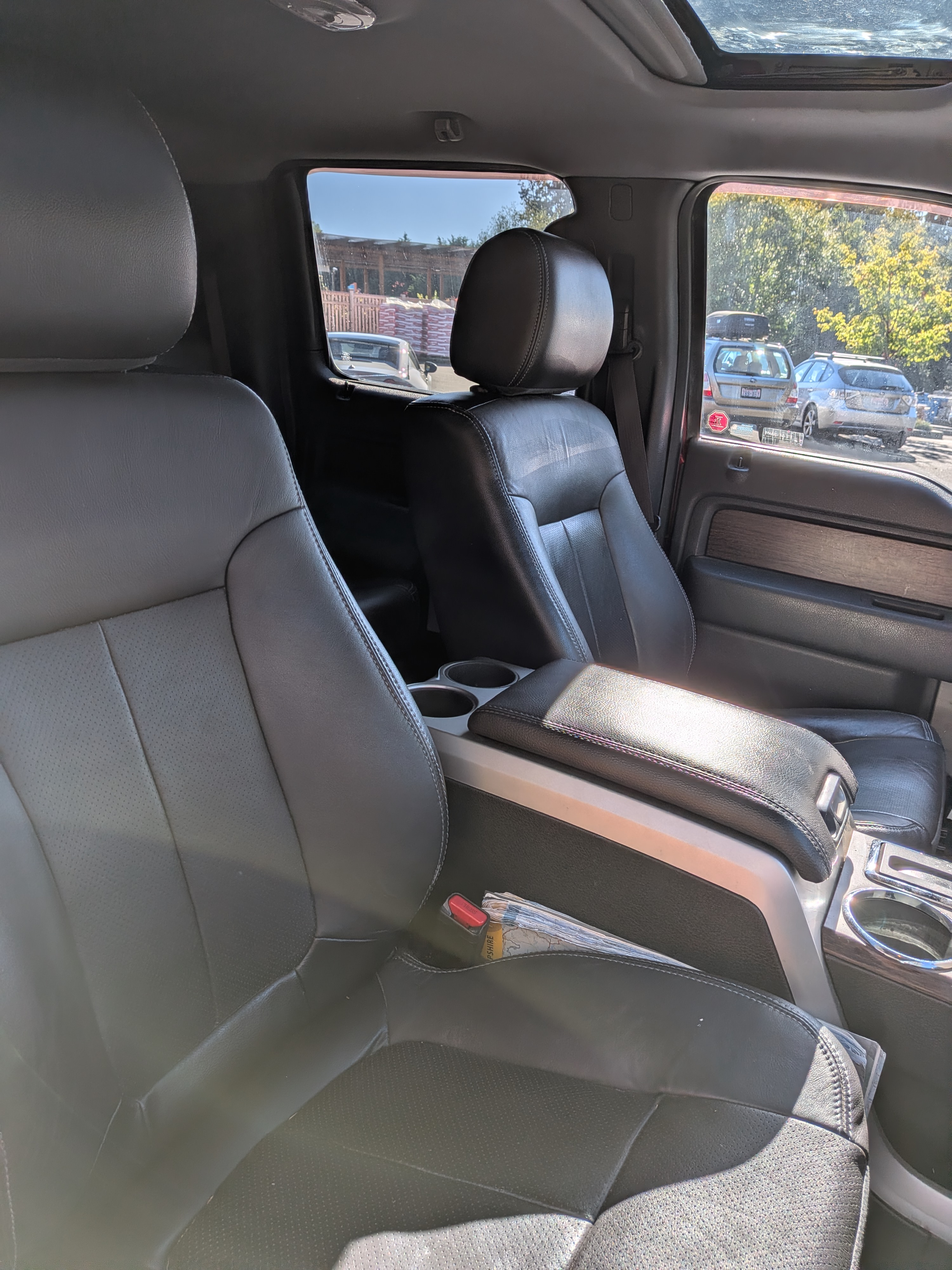 Used 2014 Ford F150 Lariat w/ Equipment Group 502A Luxury AWD/4WD image 27