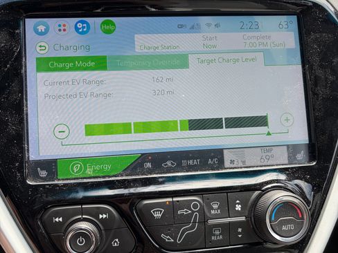 Used 2019 Chevrolet Bolt Premier FWD image 11