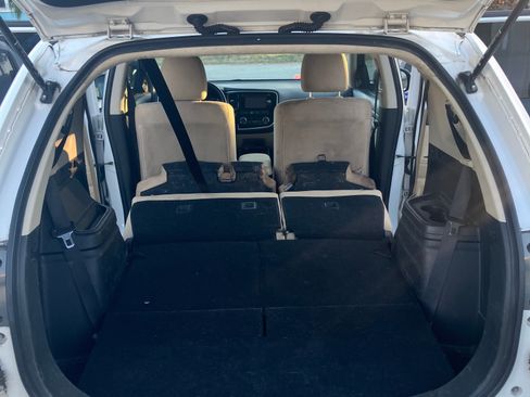 Used 2014 Mitsubishi Outlander SE image 14