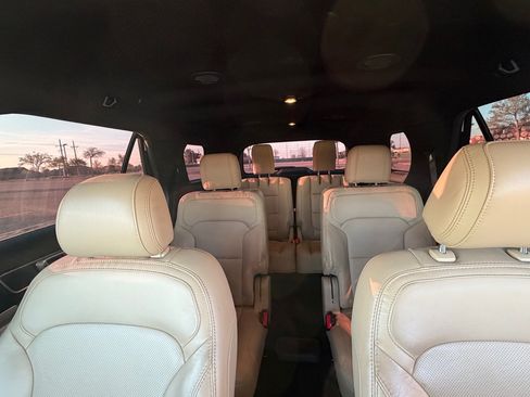 Used 2017 Ford Explorer Limited image 12