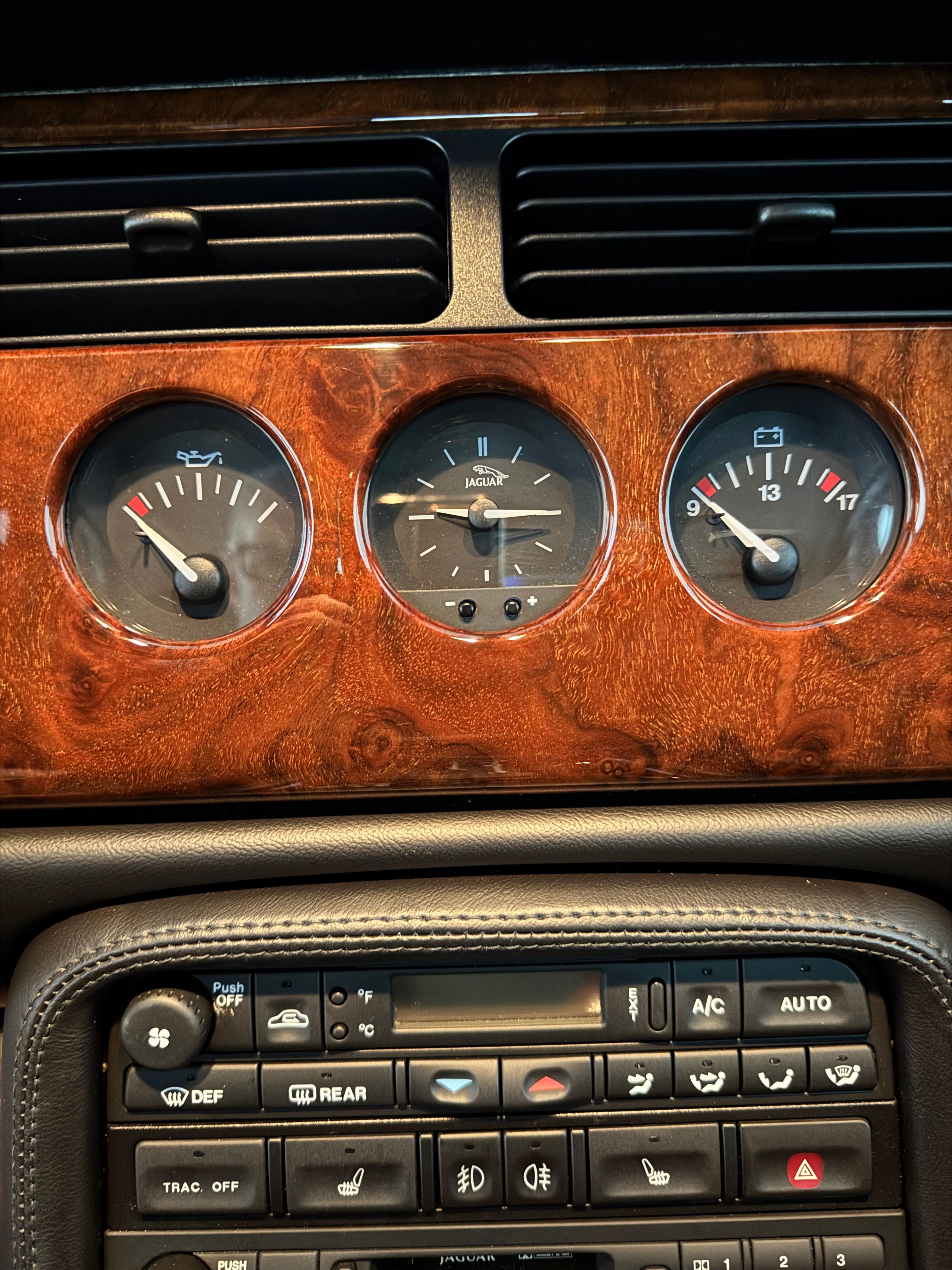 Used 2000 Jaguar XK8 Convertible RWD image 21