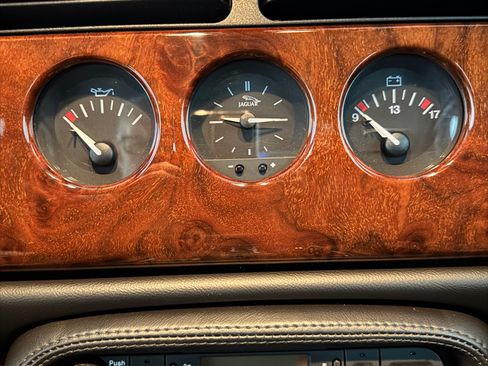 Used 2000 Jaguar XK8 Convertible image 21