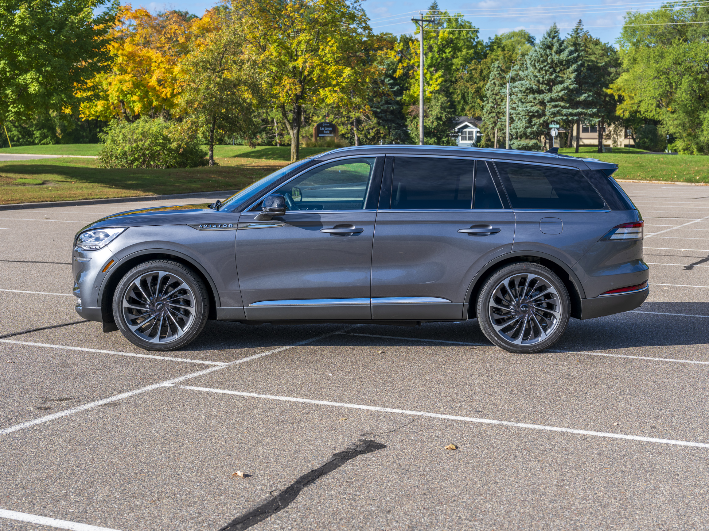 Used 2023 Lincoln Aviator Reserve w/ Equipment Group 201A AWD/4WD image 2
