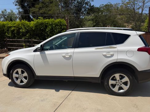 Used 2013 Toyota RAV4 XLE FWD image 4