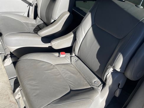 Used 2006 Toyota Sienna XLE Limited image 16