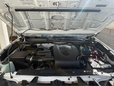 Used 2017 Toyota Tacoma TRD Off-Road image 18