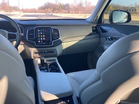 Used 2023 Volvo XC90 B5 Plus w/ Protection Package Premier image 13