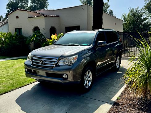 Used 2011 Lexus GX 460 image 1