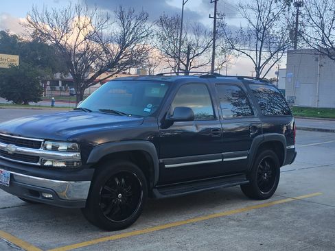 Used 2004 Chevrolet Tahoe LS w/ Cargo Package image 4