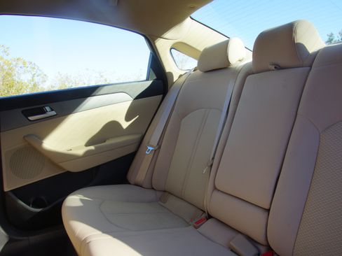 Used 2016 Hyundai Sonata SE image 2