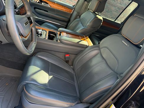 Used 2022 Jeep Grand Wagoneer Series II image 12