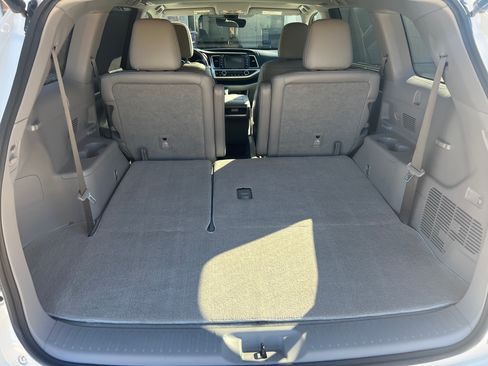 Used 2017 Toyota Highlander Limited image 14