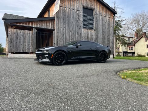 Used 2018 Chevrolet Camaro SS w/ LPO, Ground Effects Package RWD image 1