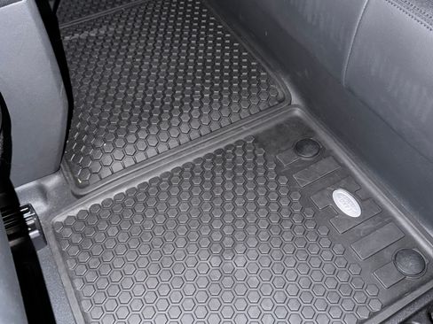 Used 2022 Land Rover Defender 90 X-Dynamic SE image 11