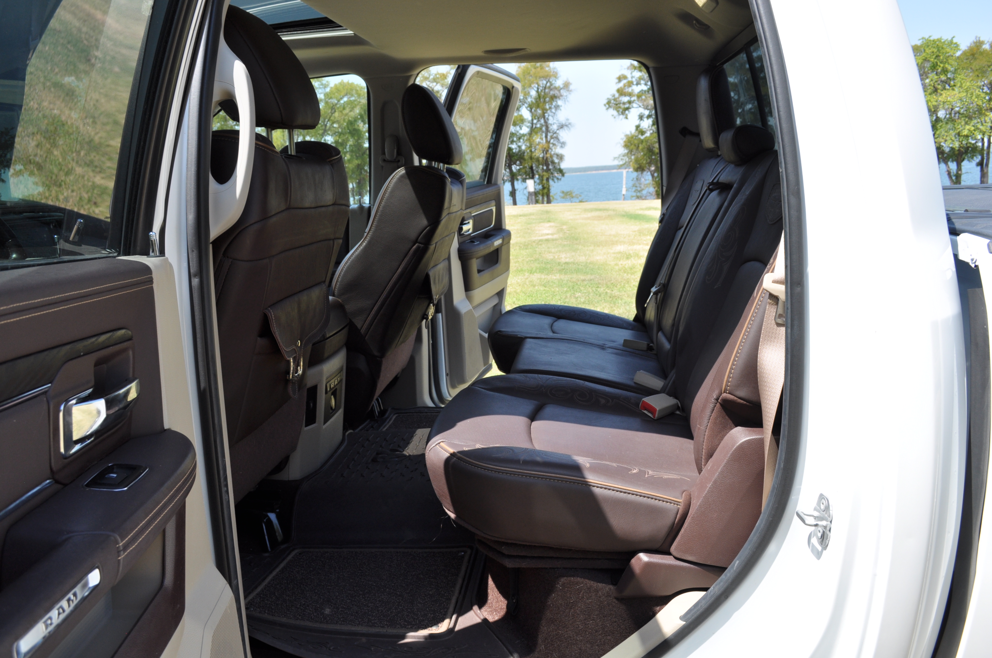 Used 2014 RAM 1500 Laramie Longhorn w/ Convenience Group AWD/4WD image 11