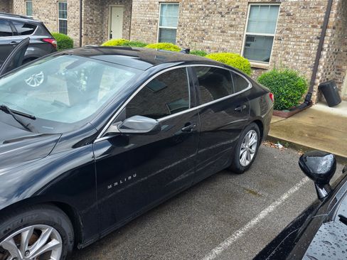 Used 2019 Chevrolet Malibu LT FWD image 2