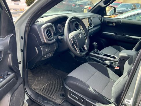 Used 2023 Toyota Tacoma TRD Off-Road w/ Advanced Technology Package AWD/4WD image 10