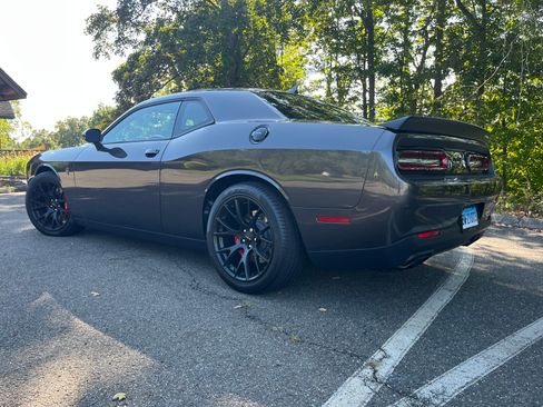 Used 2016 Dodge Challenger SRT Hellcat RWD image 21