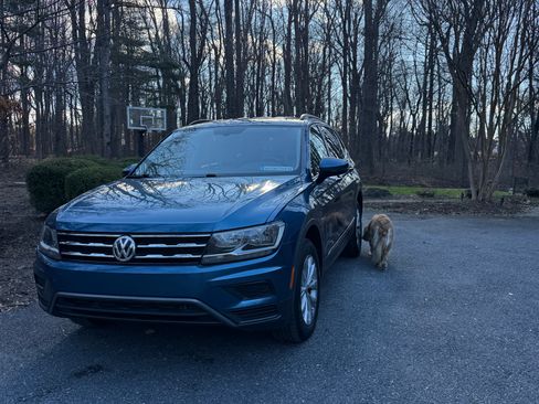 Used 2018 Volkswagen Tiguan SE image 2