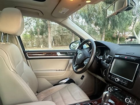 Used 2012 Volkswagen Touareg Hybrid image 9