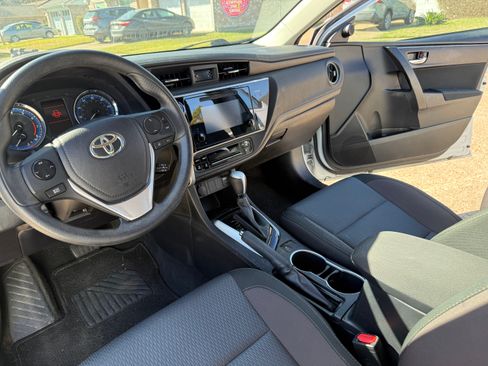 Used 2017 Toyota Corolla LE image 10
