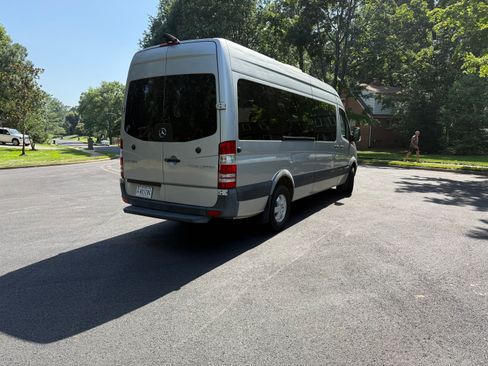 Used 2016 Mercedes-Benz Sprinter 2500 image 2