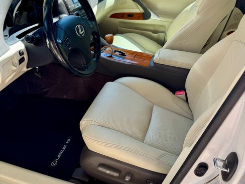Used 2009 Lexus IS 250 AWD w/ Premium Pkg image 8