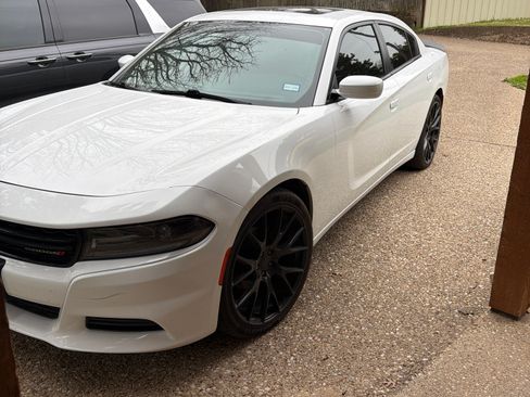 Used 2019 Dodge Charger SXT w/ Leather Interior Group image 1