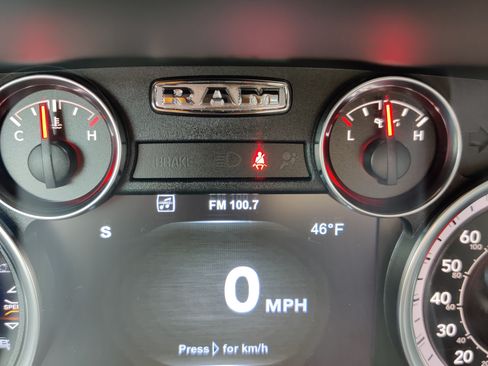 Used 2018 RAM 1500 Laramie w/ Convenience Group image 14