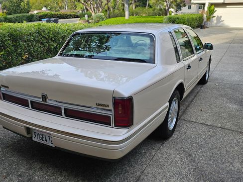 Used 1995 Lincoln Town Car Cartier RWD image 14