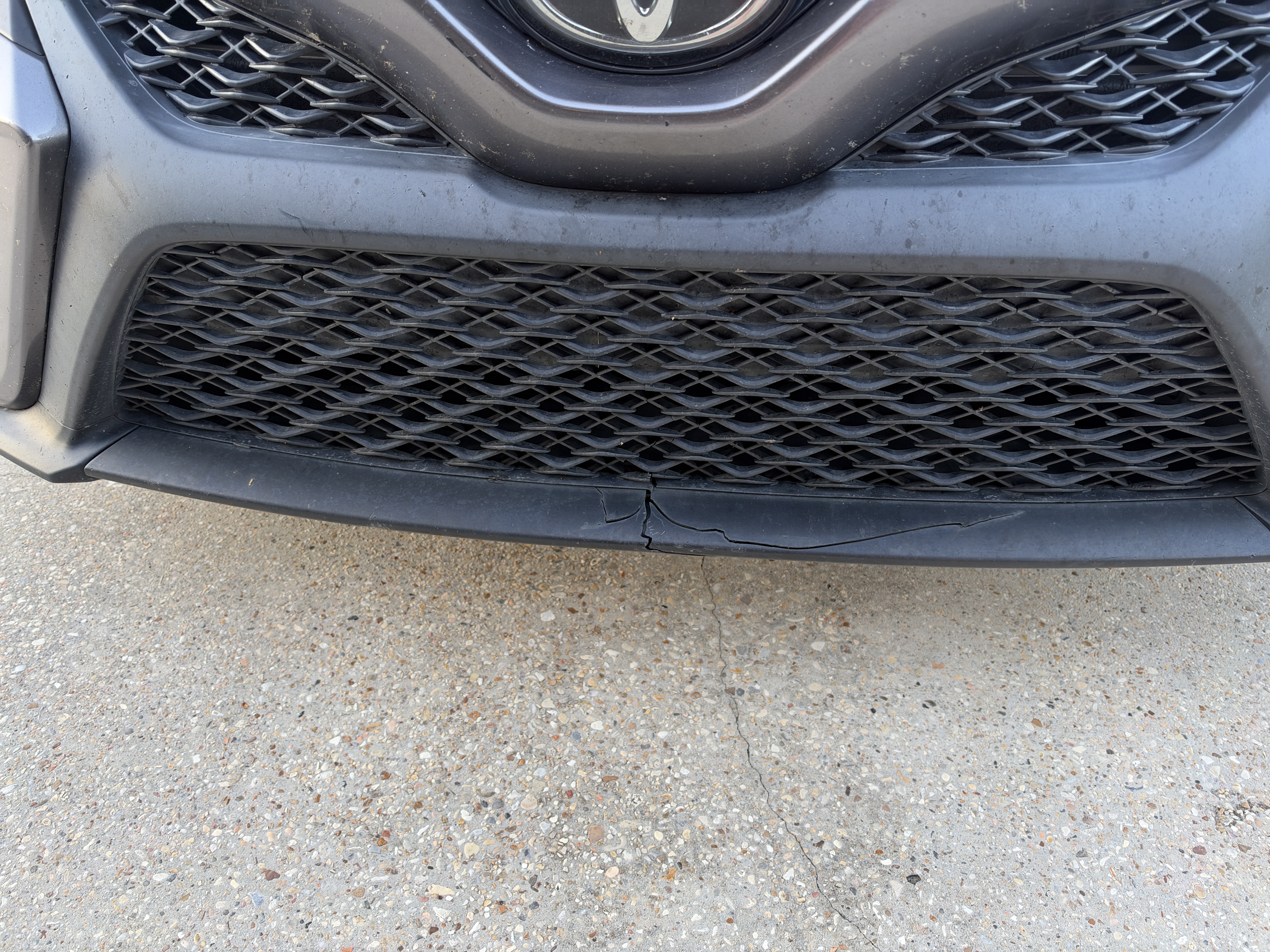Used 2018 Toyota Camry SE FWD image 6