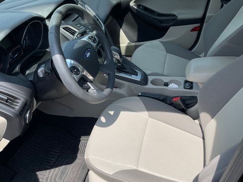 Used 2014 Ford Focus SE FWD image 2
