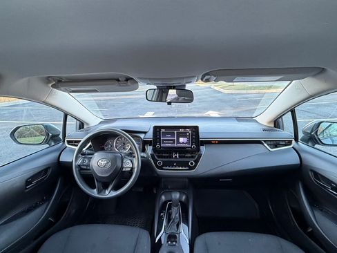 Used 2022 Toyota Corolla LE image 2