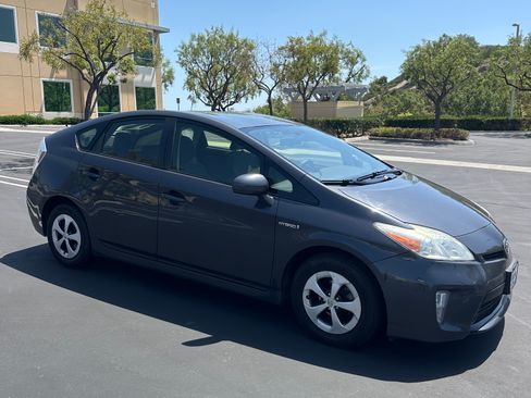 Used 2012 Toyota Prius Three FWD image 1