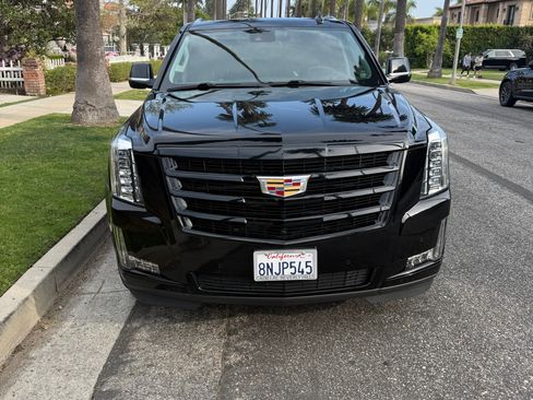 Used 2020 Cadillac Escalade Luxury w/ Escalade Sport Edition image 2