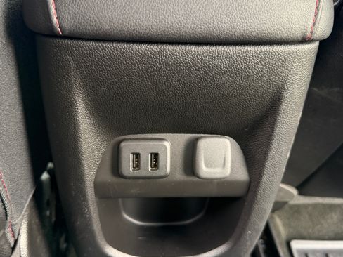Used 2017 GMC Canyon SLE w/ All Terrain Package AWD/4WD image 28