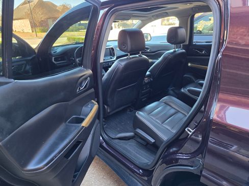 Used 2018 GMC Acadia Denali w/ Technology Package image 18