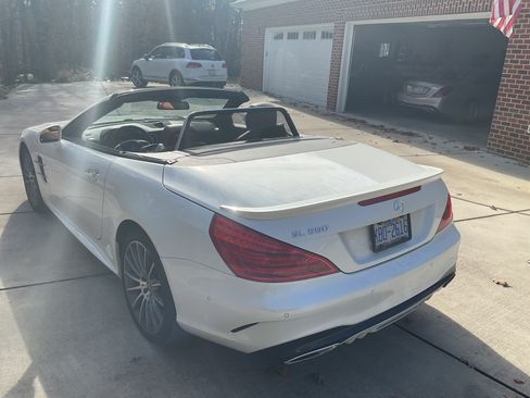 Used 2018 Mercedes-Benz SL 550 image 18
