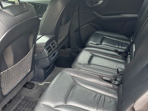 Used 2017 Audi Q7 3.0T Premium Plus w/ Premium Plus Package AWD/4WD image 6