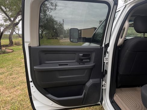 Used 2012 RAM 3500 ST w/ Chrome Appearance Group image 10