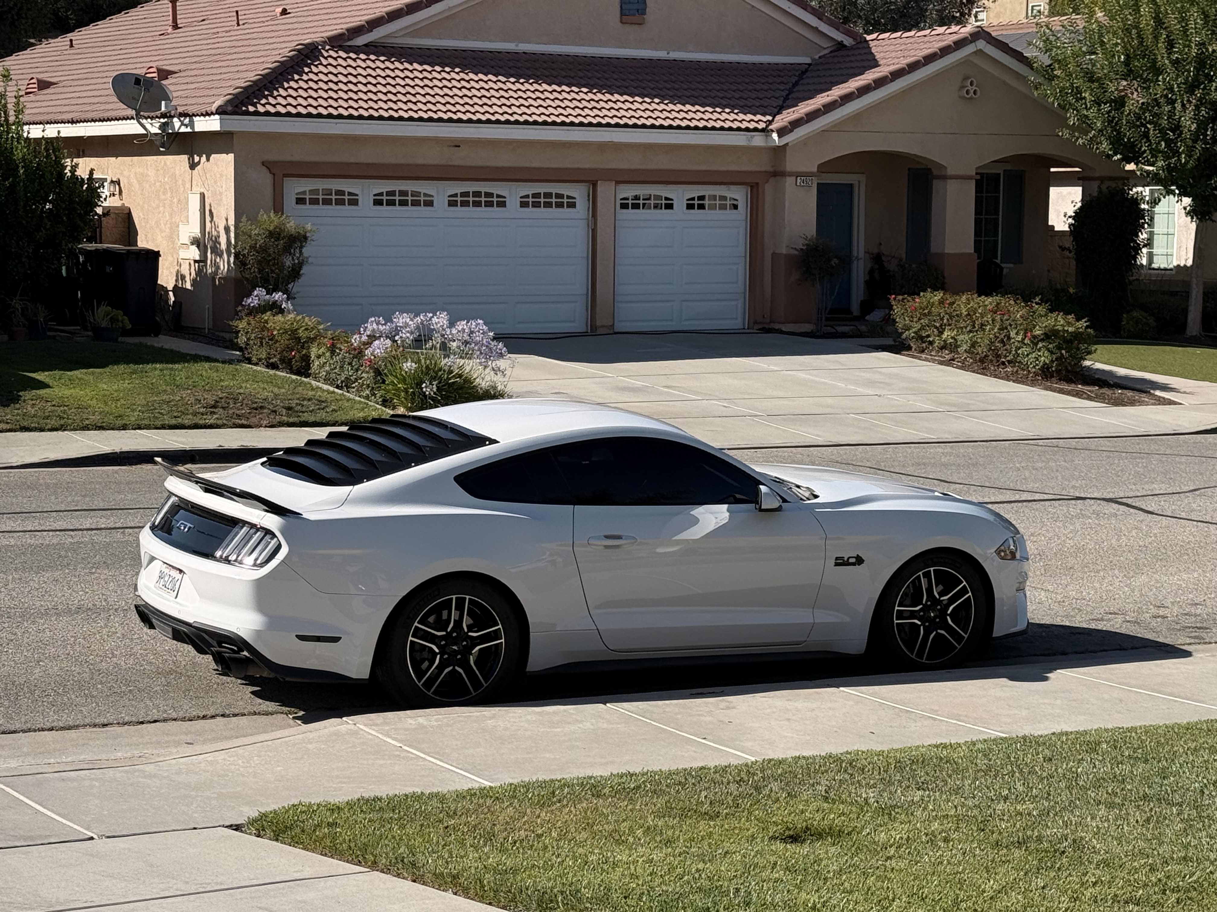 Used 2018 Ford Mustang GT RWD image 4