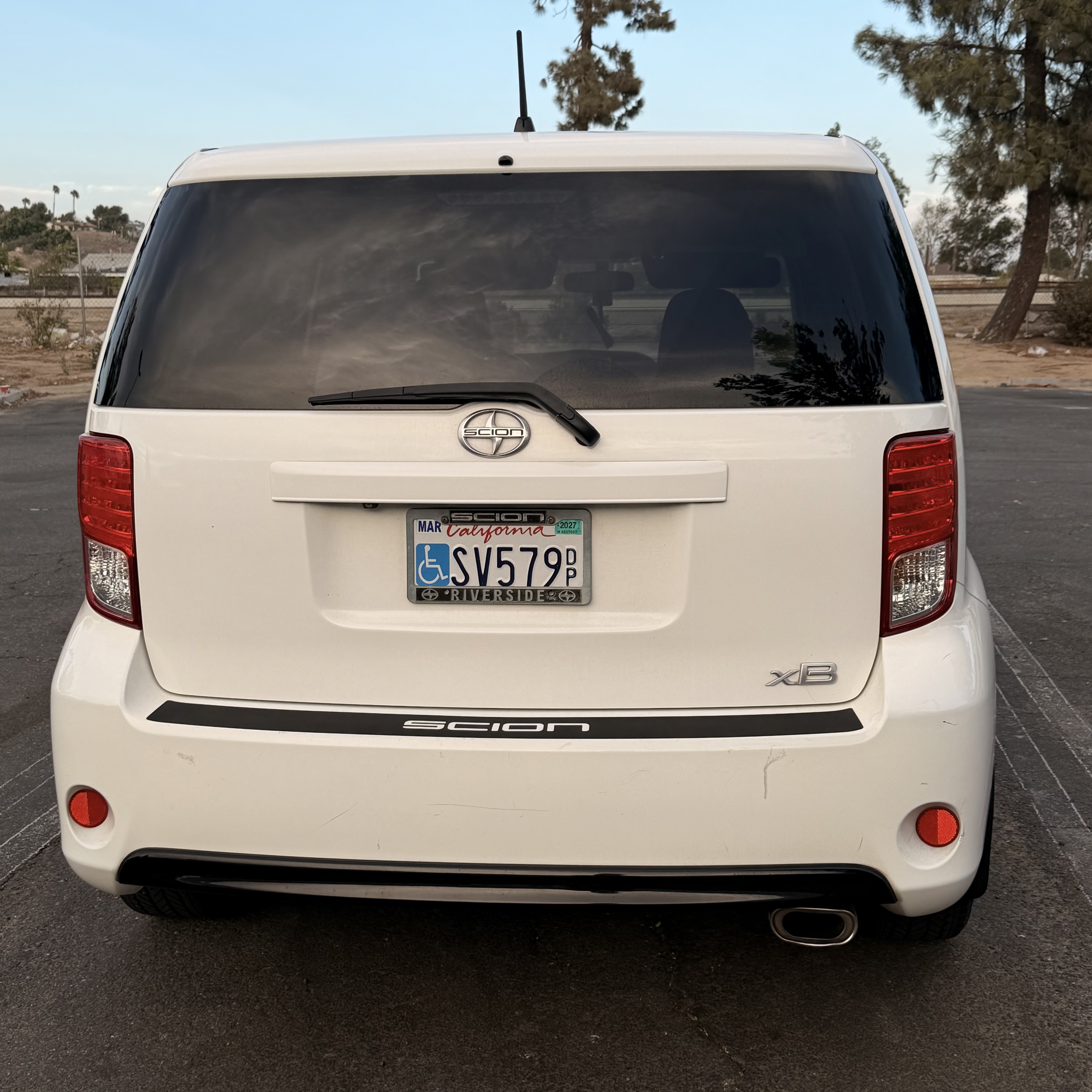 Used 2015 Scion xB FWD image 5