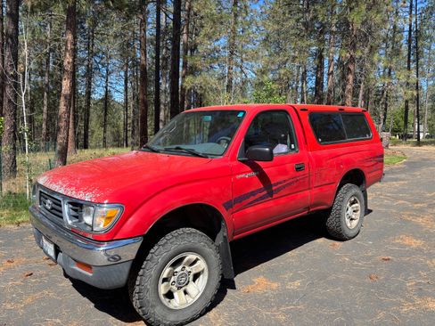 Used 1995 Toyota Tacoma 4x4 Regular Cab image 2