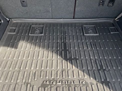 Used 2015 Toyota 4Runner Limited image 12