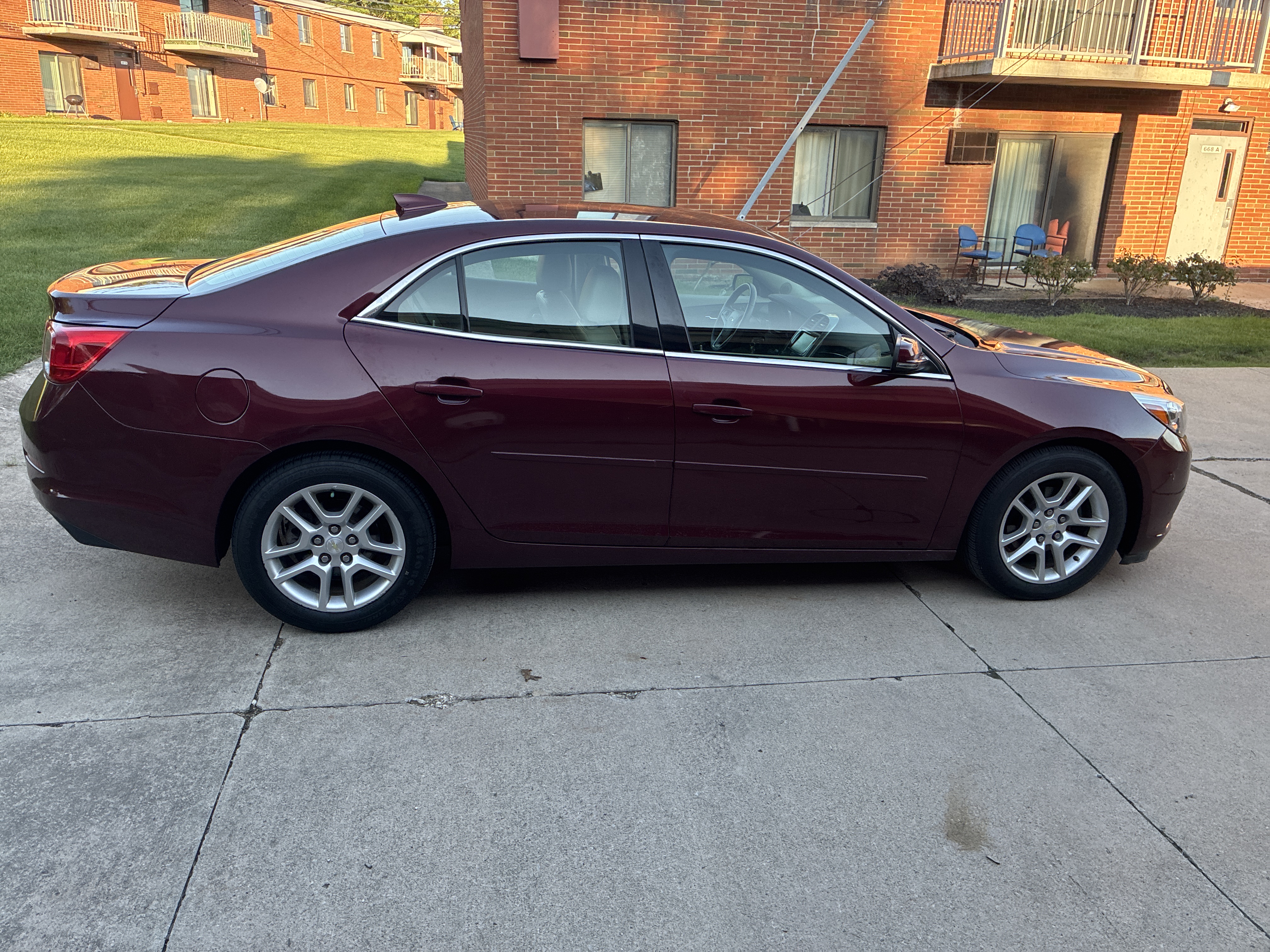 Used 2015 Chevrolet Malibu LT w/ Power Convenience Package FWD image 2