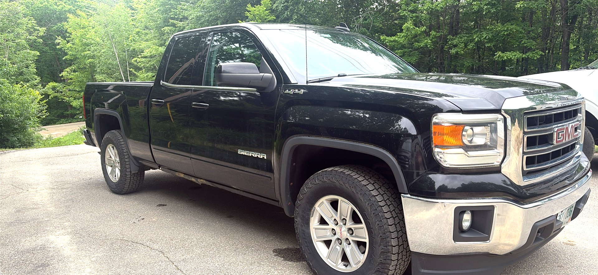 Used 2015 GMC Sierra 1500 SLE w/ SLE Value Package AWD/4WD image 2