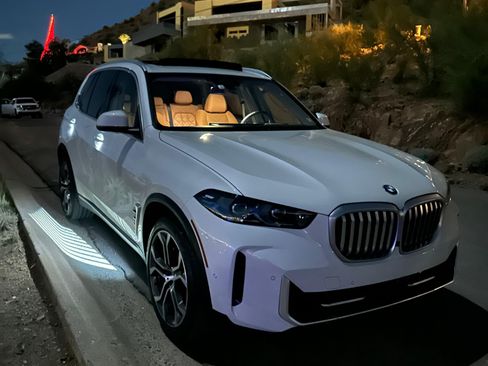 Used 2024 BMW X5 sDrive40i w/ Premium Package image 5