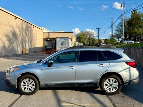 Used 2017 Subaru Outback 2.5i Premium image 6